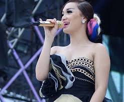 Zakia Gotik Tolak Berkomentar soal Kehebohan Duta Judi Online